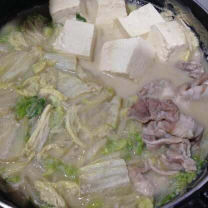 最近寒いので、お鍋がおいしいですね(*^^*)
豆乳鍋で温まりました♪